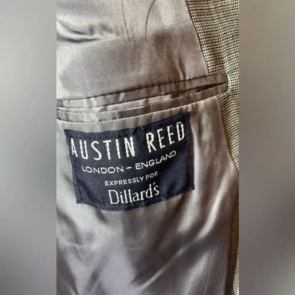 Austin Reed Light Grey Textured Three-Button Suit Jacket Size 41R EPC - Picture 11 of 12